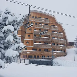 Mil8 Hotel
